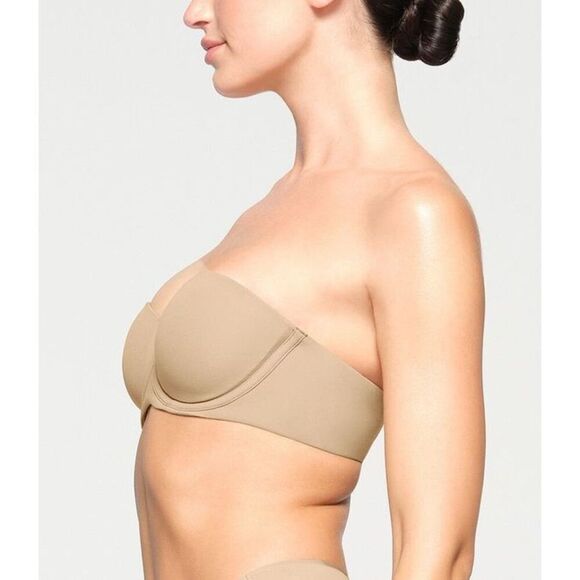 Skims Clay Fits Everybody Strapless Bra - Picture 2 of 8